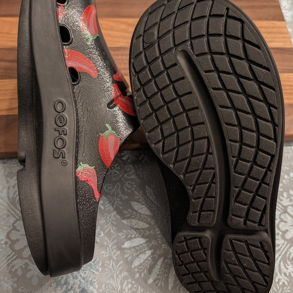 Limited edition Black and Red Pepper Clogs - Picture 6 of 8